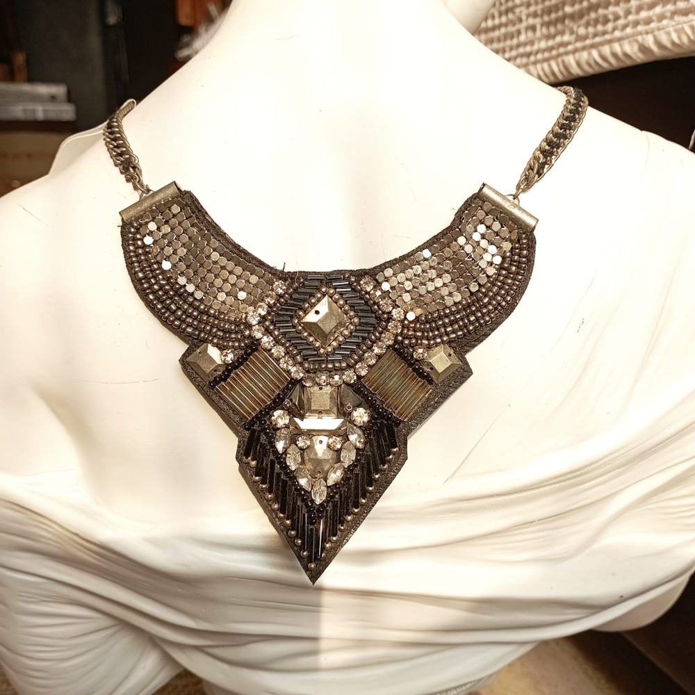 🎆 Black and Silver Statement Necklace - Picture 10 of 12